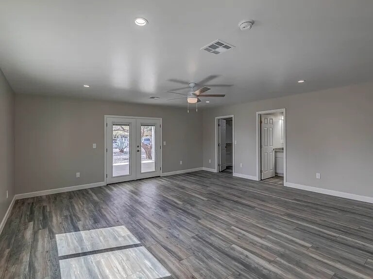 Building Photo - 405 E Mohave Rd