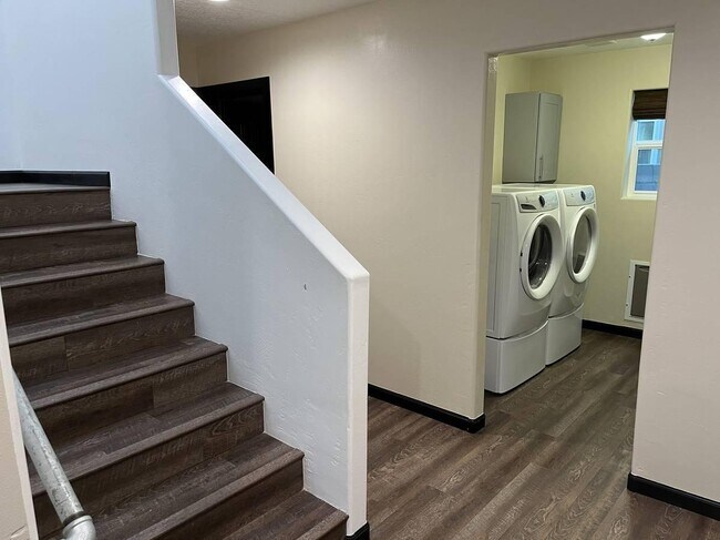 Building Photo - 220 Roehl Rd NW