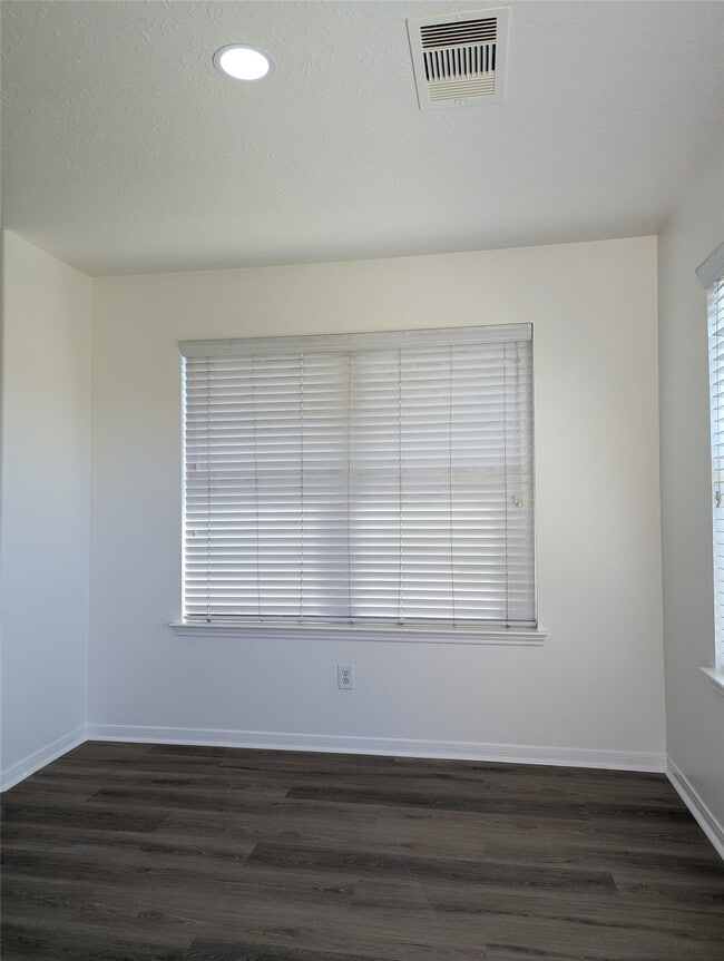 Building Photo - 5618 Savannah Woods Ln