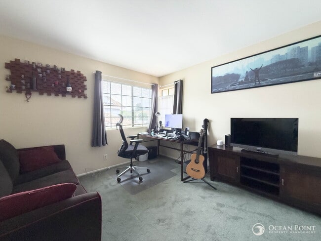Building Photo - Large Four Bedroom Home for Rent in Moorpark!