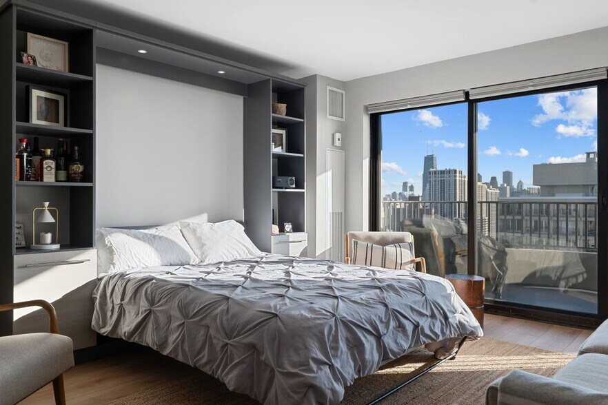 Building Photo - 2020 N Lincoln Park W