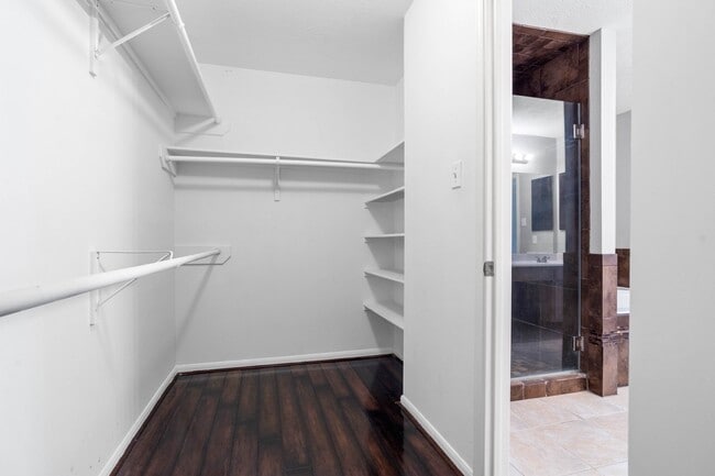 Building Photo - 3614 Lindenfield Dr