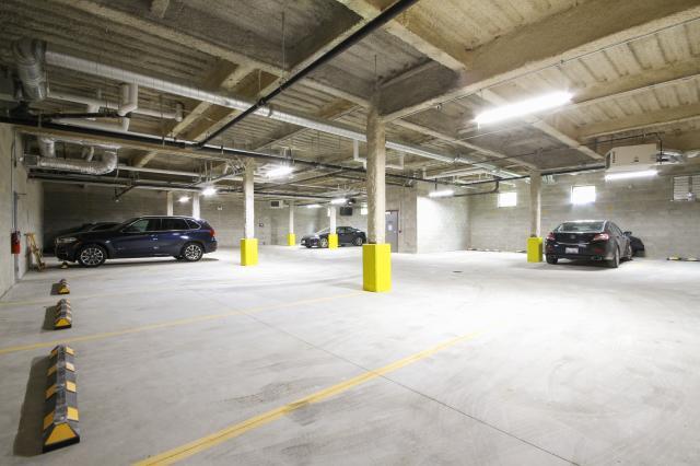 Building Photo - 3 bedroom in Chicago IL 60608