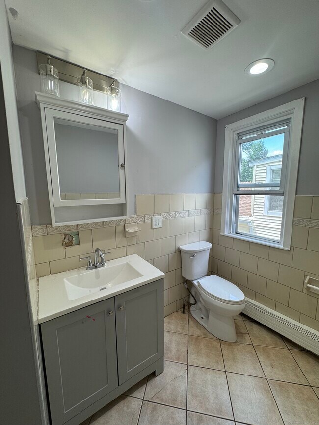 Building Photo - 86 Dorman St