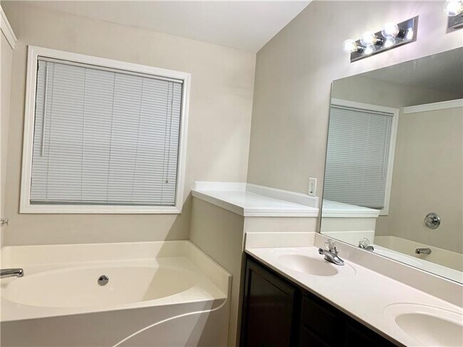 Building Photo - 2534 Winslow Ridge Dr NE
