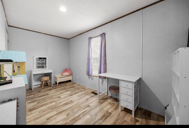 Building Photo - 2020 Pine Rd