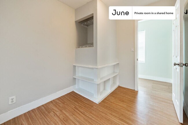 Building Photo - Room in Shared 3 bed/1 bath home