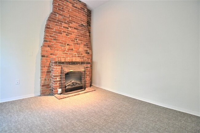 Building Photo - 67 St Germain St