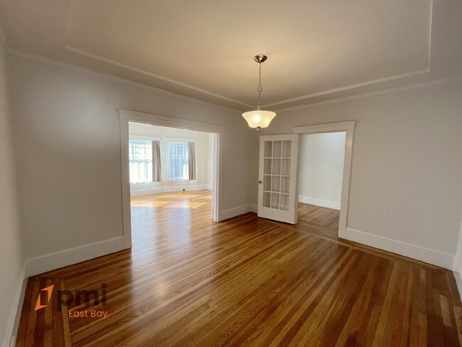 Building Photo - Charming 2br in Lower Pacific Heights - Bright & Full of Period Detail
