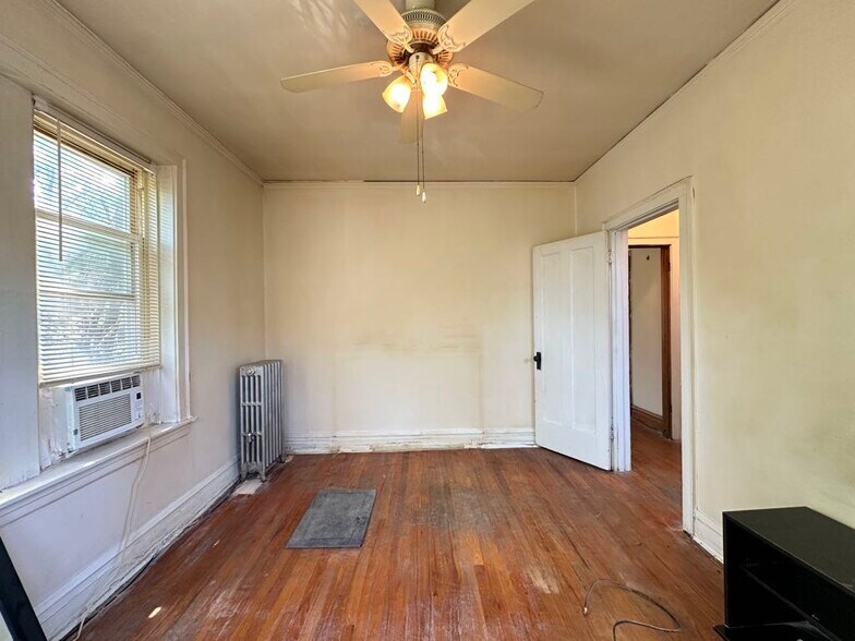 Building Photo - 4830 W Addison St