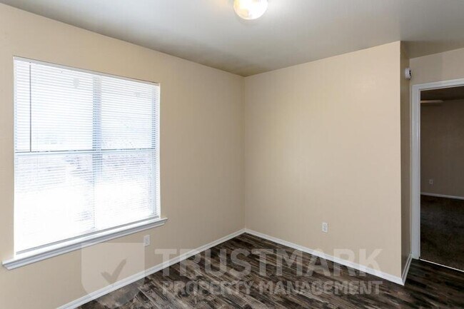 Building Photo - 310 S 40th St