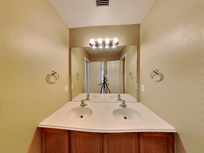 Building Photo - 2807 Bison Bluff