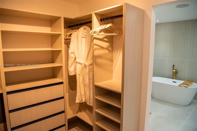 Building Photo - 1010 Joyce Ct