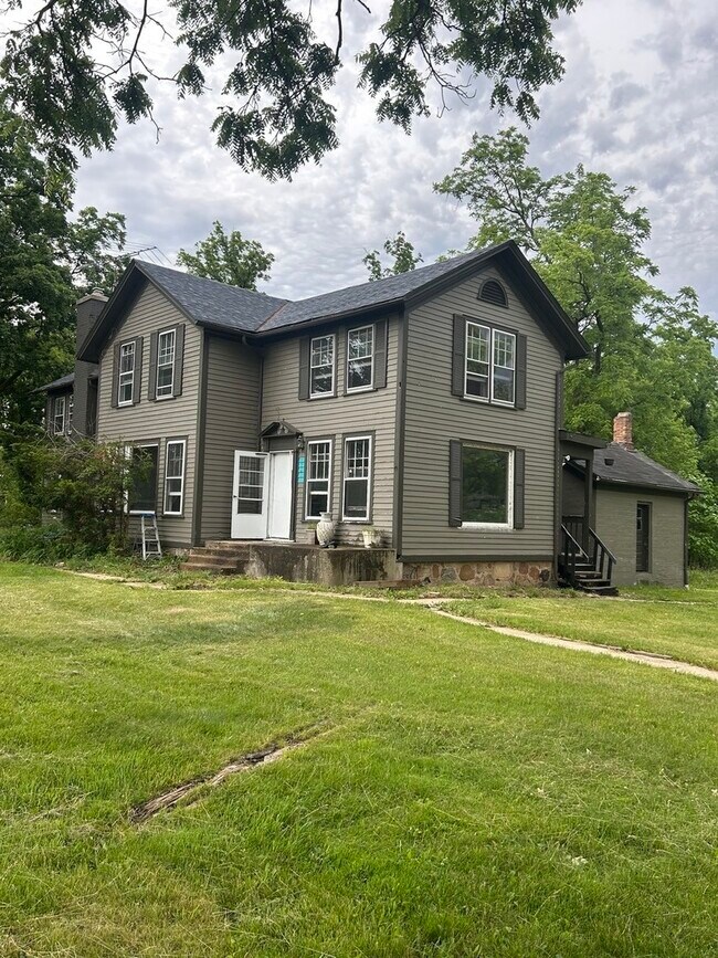 Building Photo - 37256 IL-83
