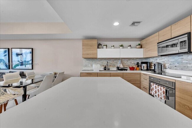 Building Photo - 16385 Biscayne Blvd