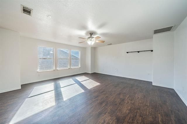 Building Photo - 7042 Hedgebrook