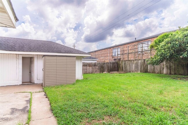 Building Photo - 8819 Hazen St