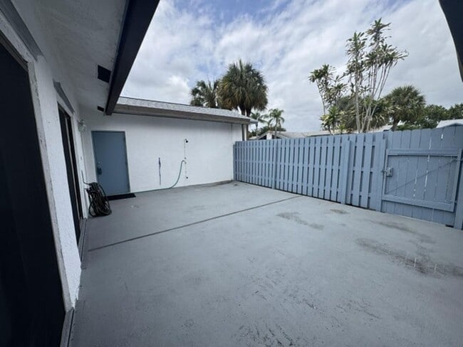 Building Photo - 1204 Timberlane Cir