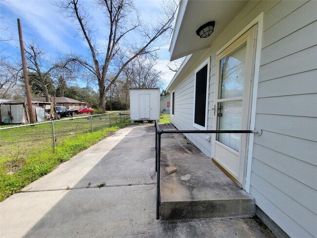 Building Photo - 617 Avenue I
