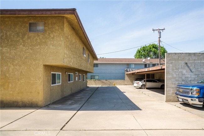 Building Photo - 215 E Navilla Pl