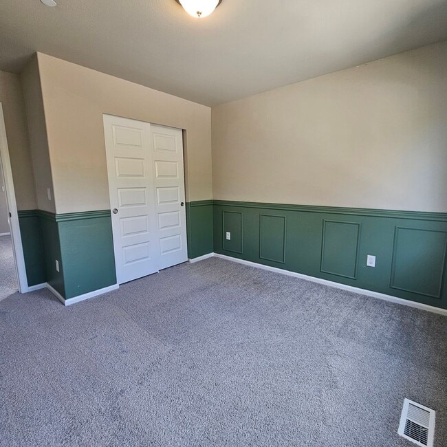 Building Photo - Beautiful 4-Bedroom Home with Spacious Loft, Fenced Yard & More!