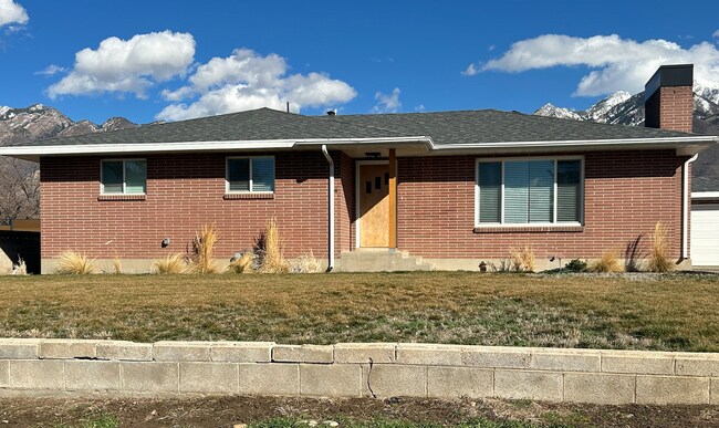 Building Photo - Beautifully Remodeled Cottonwood Heights Home!
