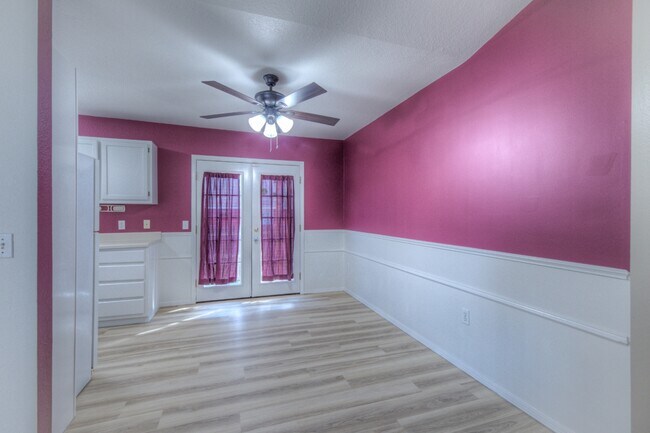 Building Photo - 1712 W 57th Pl