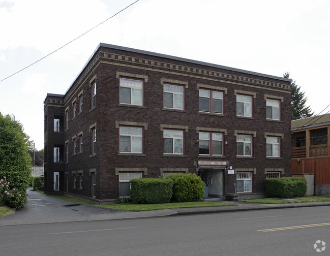 Primary Photo - Laurelhurst Apartments