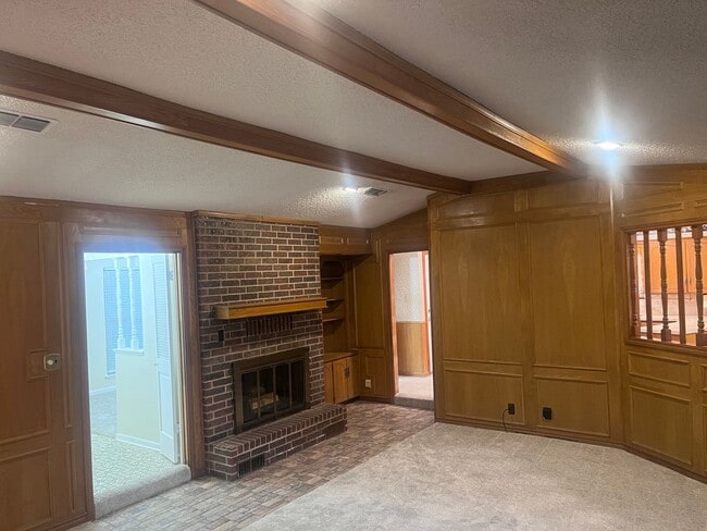 Building Photo - Brick 3/2/2 in Nice Denison Neighborhood O...