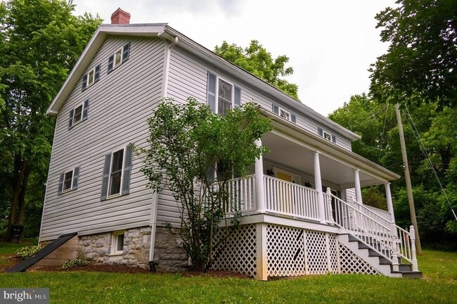 Building Photo - 169 Creek Rd
