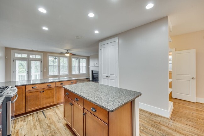 Building Photo - Gorgeous 4 bedroom 3.5 bath home in Riverwalk of Rock Hill!