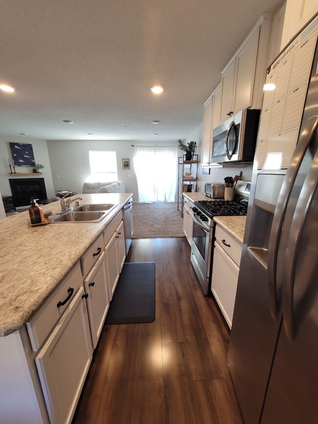 Building Photo - Furnished- Short term lease - Townhome in ...