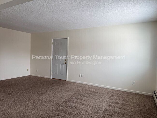 Building Photo - 912-18 1/2 18 1/2 St S