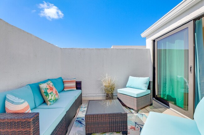 Building Photo - 2955 N Beach Rd