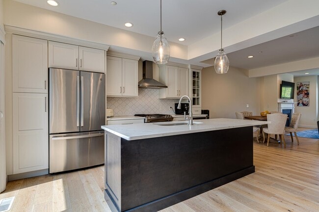 Building Photo - 30 Cate St