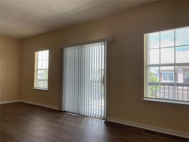 Building Photo - 1555 Scarlet Oak Loop