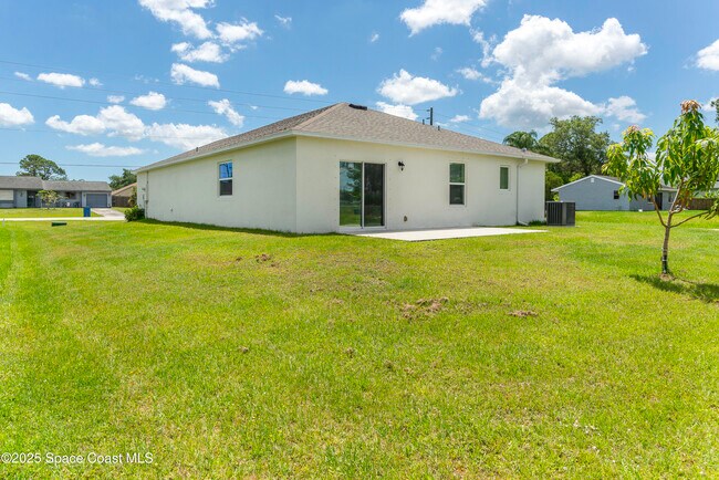 Building Photo - 724 San Filippo Dr SE