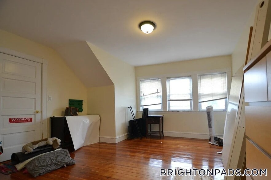 Building Photo - 32 Newcastle Rd