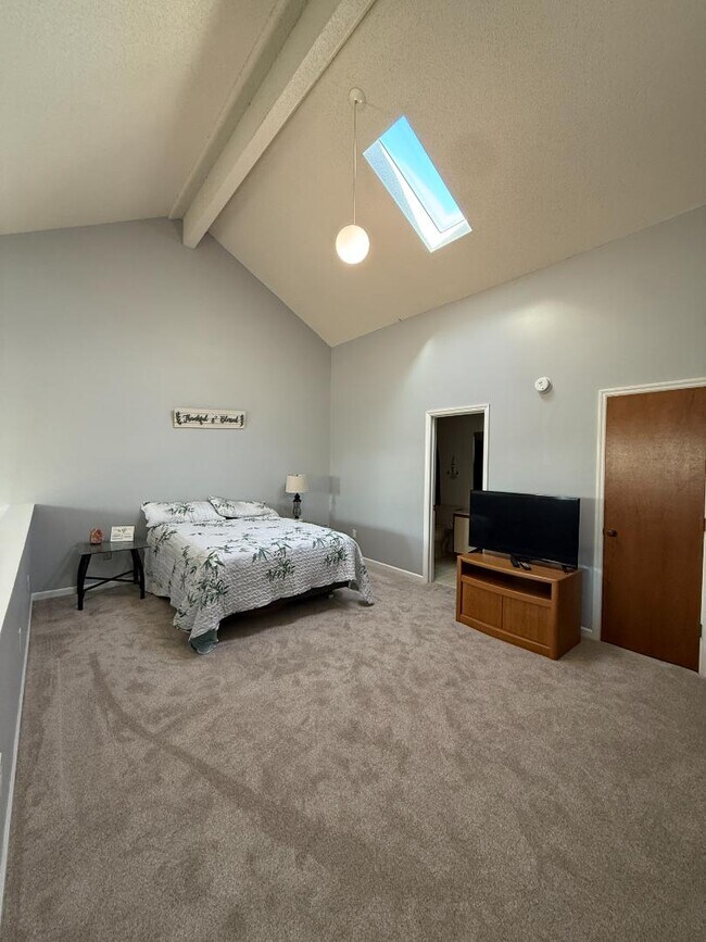 Building Photo - 1095 Plantation Dr W