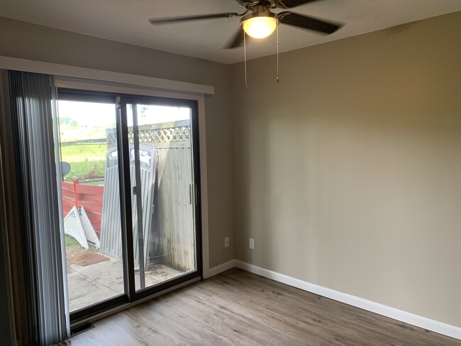 Building Photo - 215 Wedgewood Dr