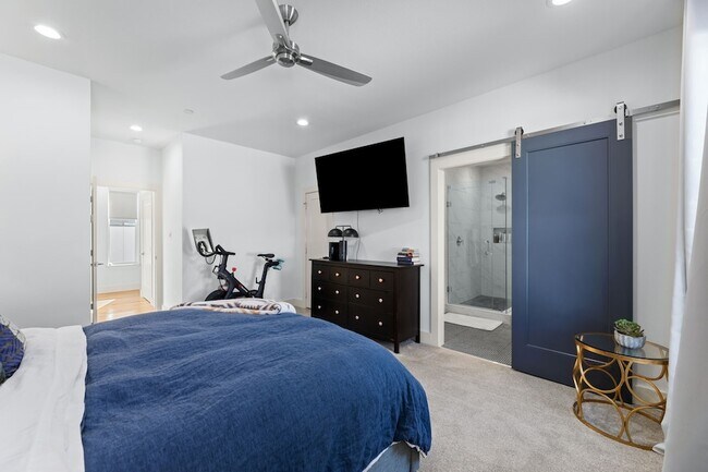 Building Photo - 2311 N Carroll Ave