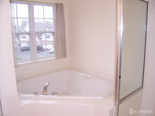 Building Photo - 157 Valmore Ct