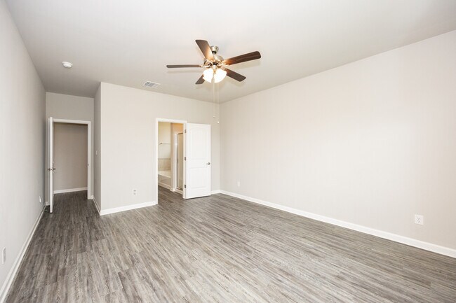 Building Photo - 13667 Willamette Wy