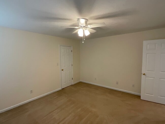 Building Photo - ****Rent Special***** 50% off the first rent charge payment. Ask for details!