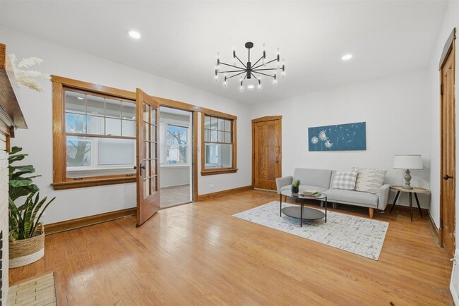 Building Photo - 4735 N Kilbourn Ave