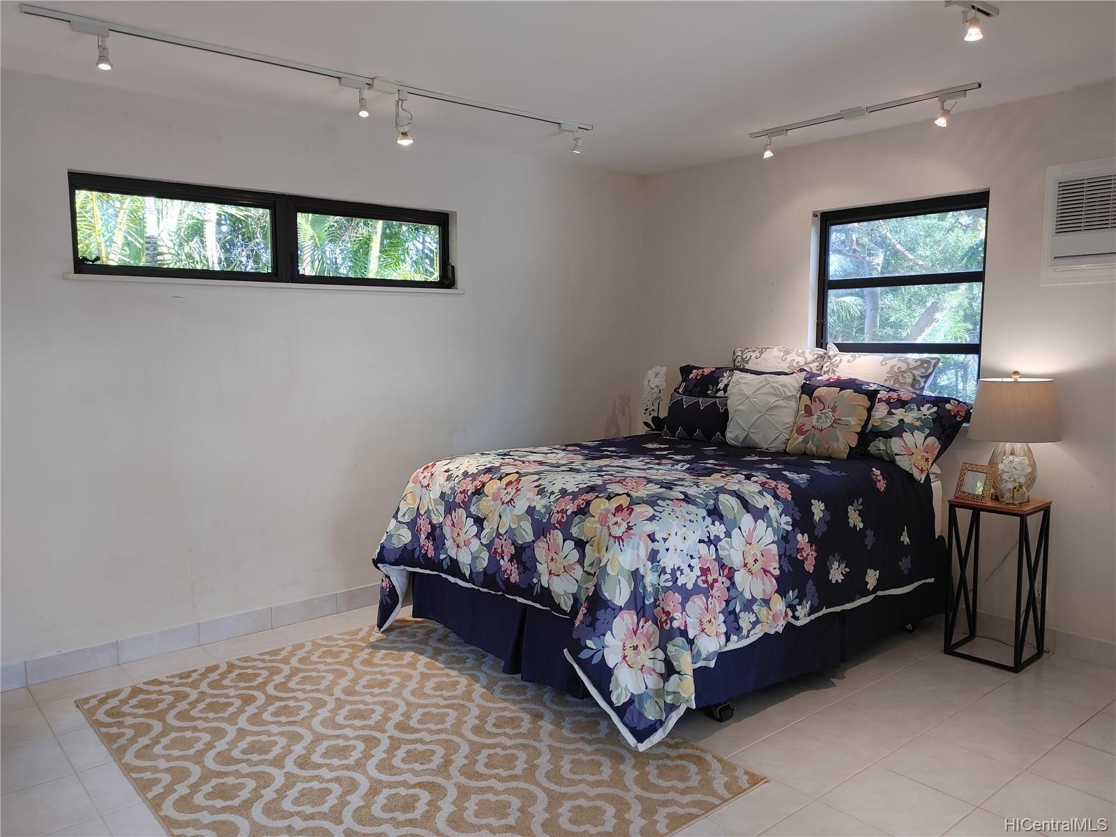Spacious studio - 1871 Halekoa Dr