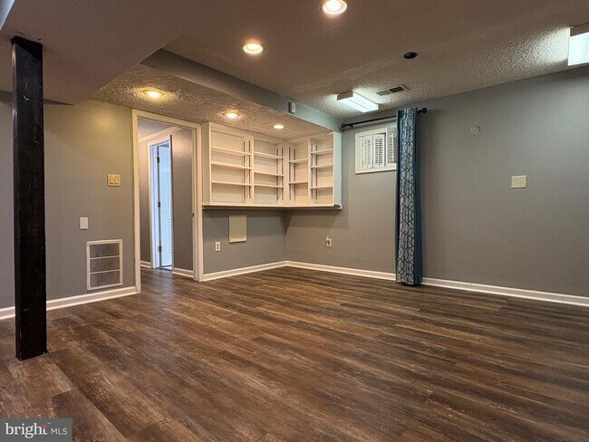 Building Photo - 12654 Valleywood Dr