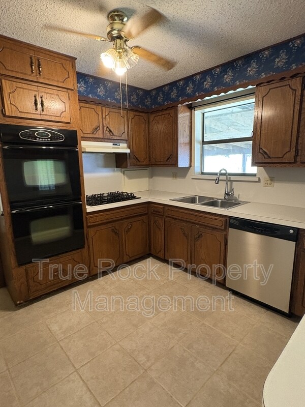 Building Photo - 23185 CR 3520