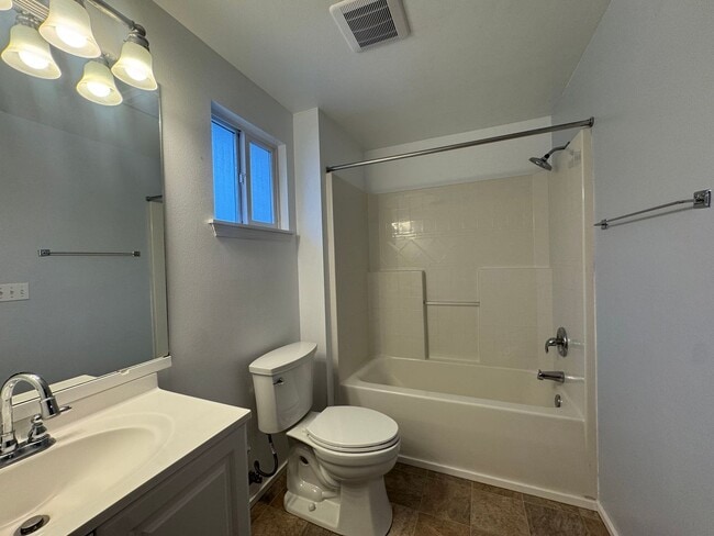 Building Photo - 11219 3rd Ave E