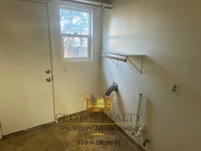 Building Photo - 886 Cardoza Dr